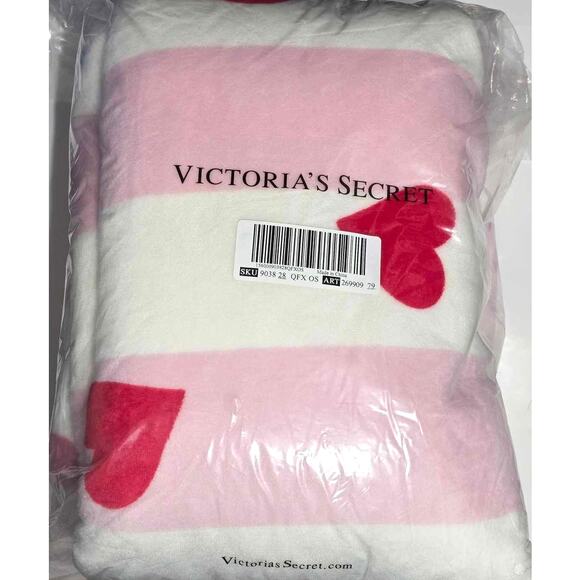 Victoria's Secret V-Day Hearts Cozy Plush Blanket 60x50 White Pink Red NEW - Picture 3 of 5